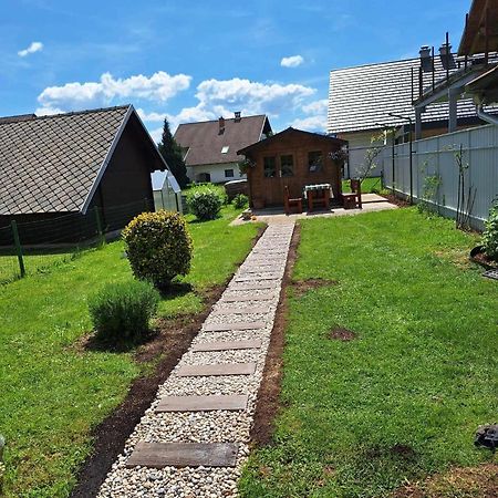 Apartma Juli Zirovnica Exteriör bild