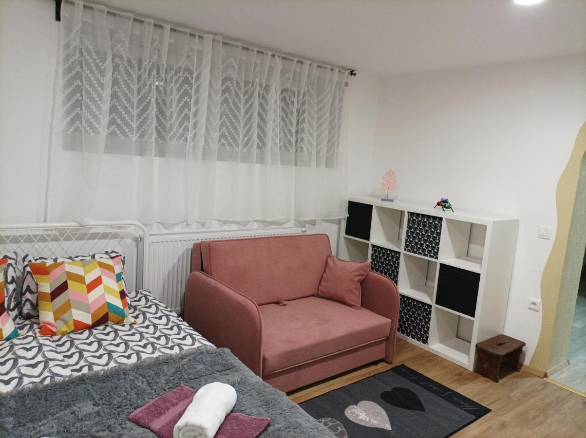 Apartma Juli Zirovnica Exteriör bild