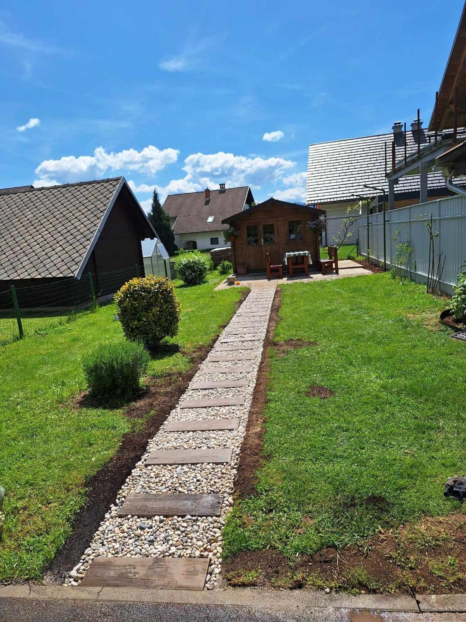 Apartma Juli Zirovnica Exteriör bild